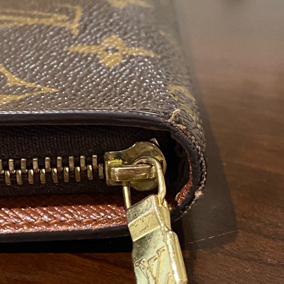 Authentic Louis Vuitton zippy wallet - Picture 7 of 14